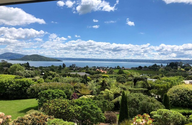 Stunning country estate, 2 acres of manicured gardens & breathtaking lake views