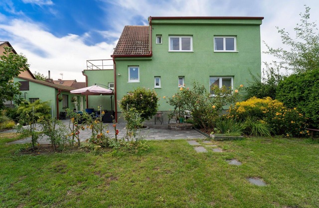 Stunning private villa for 5 guests with WIFI, TV, terrace and pets allowed