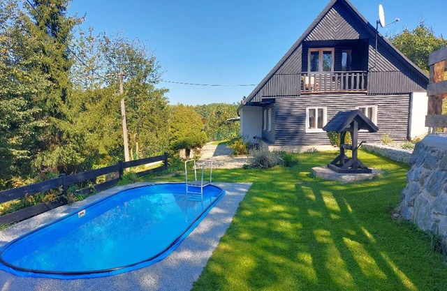 Stunning private villa for 6 people with WIFI, private pool, TV, patio and pets allowed