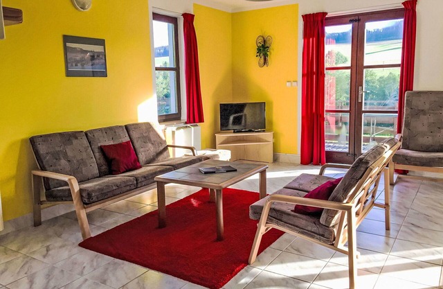 Stunning private villa with WIFI, pool, TV, patio, pets allowed, panoramic view and parking