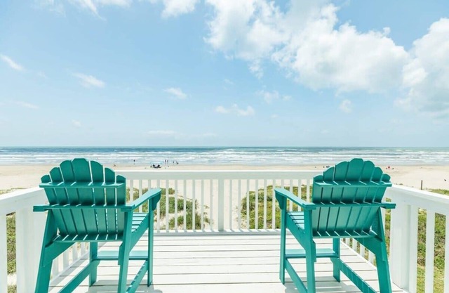 Stunning Direct Beachfront w/Ocean For Miles!
