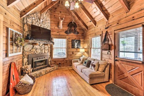 Stunning Ellijay Cabin with Community Amenities