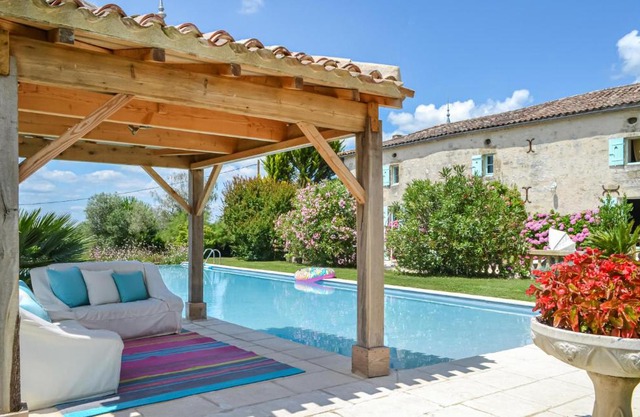 Stunning home in St, Quentin de Caplong with 2 Bedrooms, WiFi and Outdoor swimming pool
