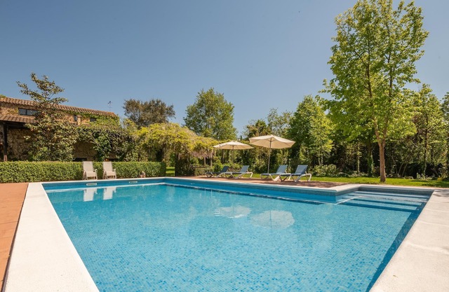 Stunning house with jacuzzi, sauna, large garden and pool in rural surroundings