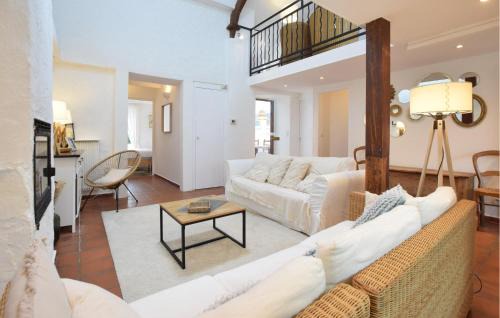 Stunning Home In Saint-Vaast-La-Hougue