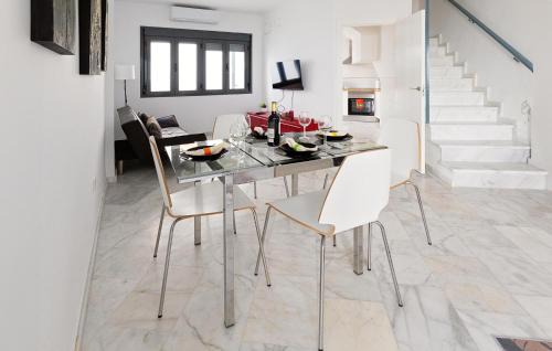 Stunning Home In Aznalcazar With Wifi