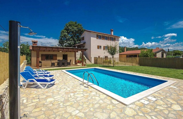 Stunning home in Buje