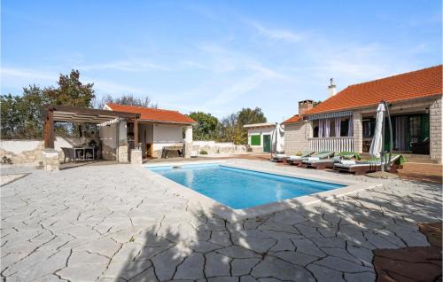 Stunning Home In Drinovci With Sauna