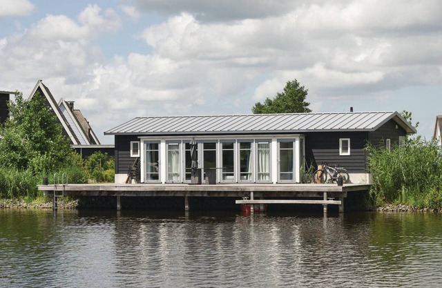 Stunning home in Giethoorn with WiFi