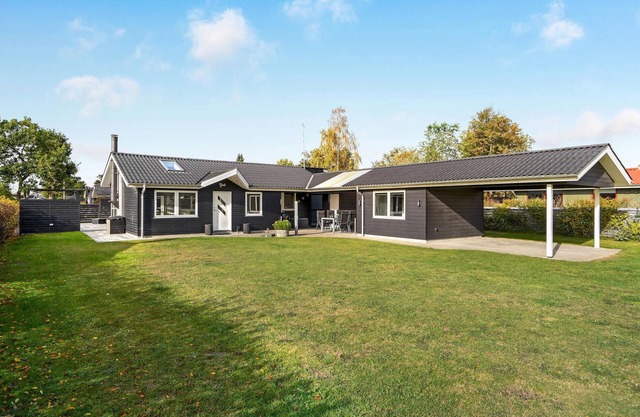 Stunning home in Hadsund with WiFi