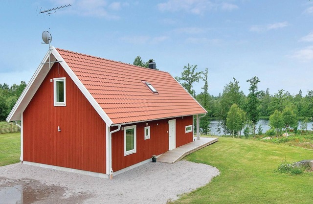 Stunning home in Holmsjö with kitchen