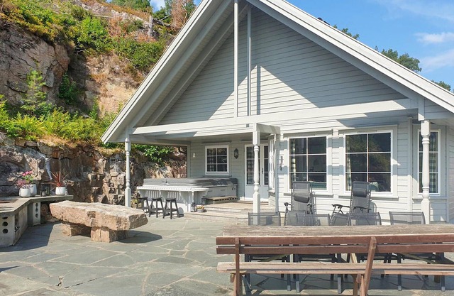 Stunning home in Lindesnes with sauna