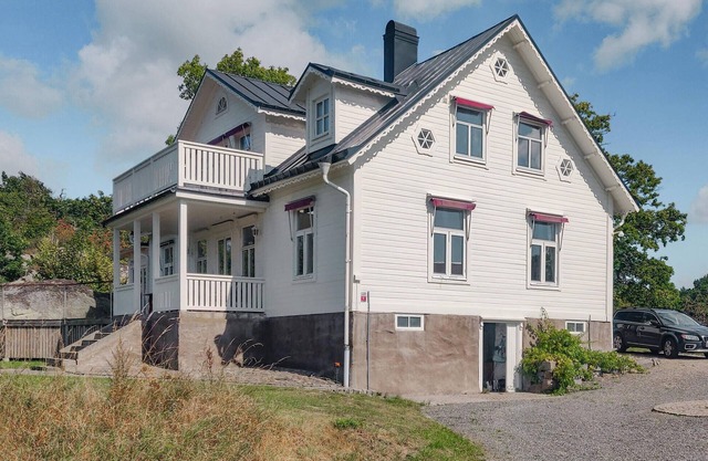 Stunning home in Mörrum with sauna