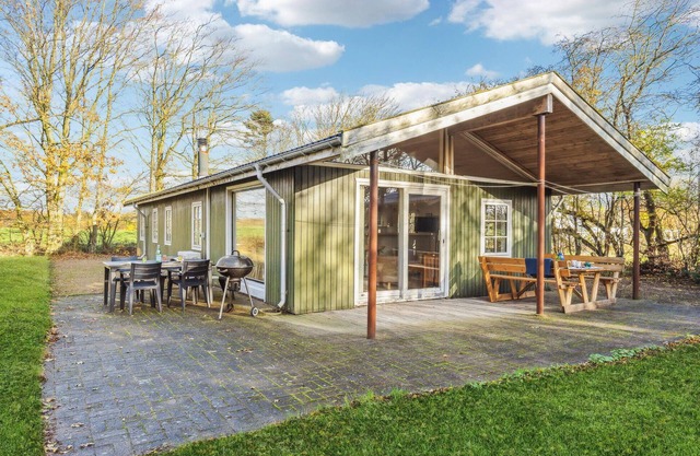 Stunning home in Nibe with kitchen