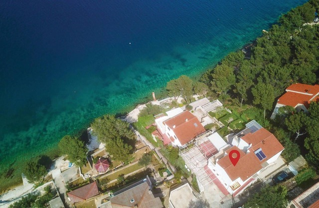 Stunning home in Okrug Donji with WiFi