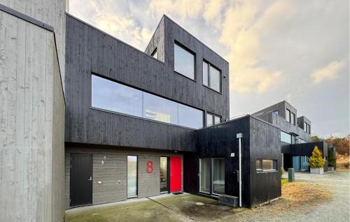 Stunning Home In Rennesøy With Wifi