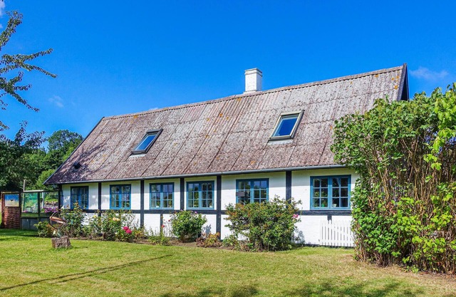 Stunning home in Svaneke with kitchen