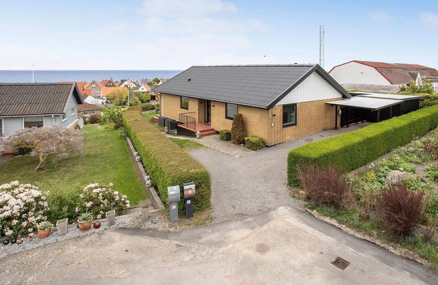 Stunning home in Svaneke with kitchen