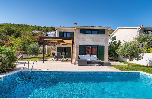 Stunning home in Vinjerac with kitchen