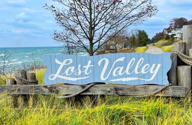 Stunning Lake Michigan Home/Montague MI/Directly on Water/Low Bluff/Great Views