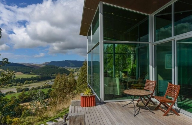 Stunning location, modern luxury cottage