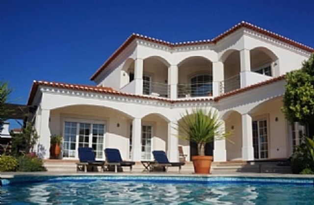 Stunning Luxurious Spacious 4 bedroom Villa With pool and Jacuzzi.