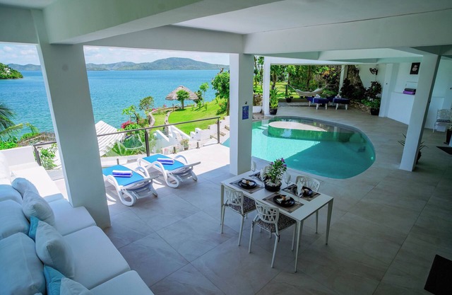 Stunning Luxury 1Bedroom 2 Bathroom Villa Suite amazing Ocean views & great food