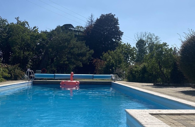 Stunning manoir, set in its own gated grounds with stunning pool