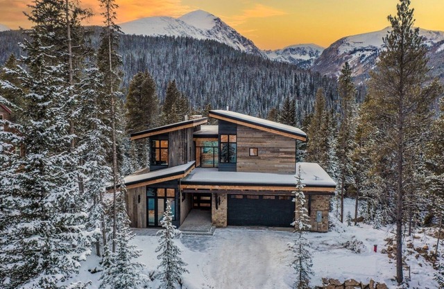 Stunning Mountain Retreat with Spectacular Views of Quandary Peak