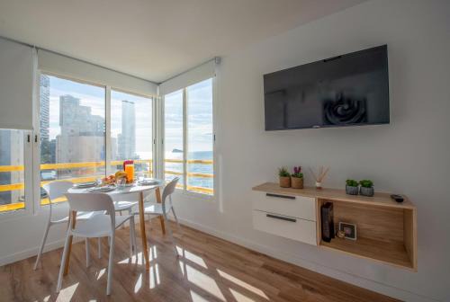 Stunning New Apt, Beach 1min, 2BR, Parking