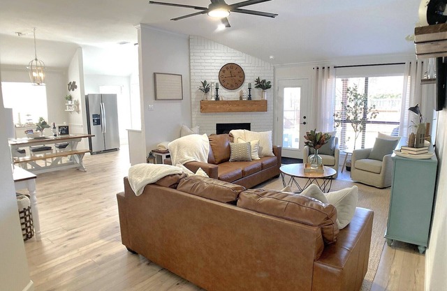 Stunning Newly Renovated Family Friendly Home w/Hot Tub, Fire Pit + Game Room