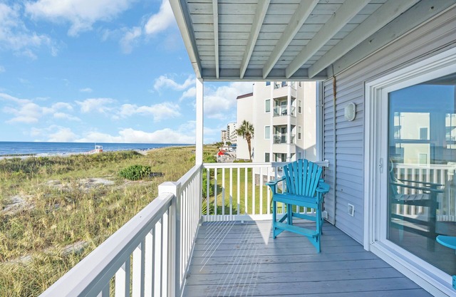 Stunning Oceanfront View sleeps 6 - Perfect Fall Getaway