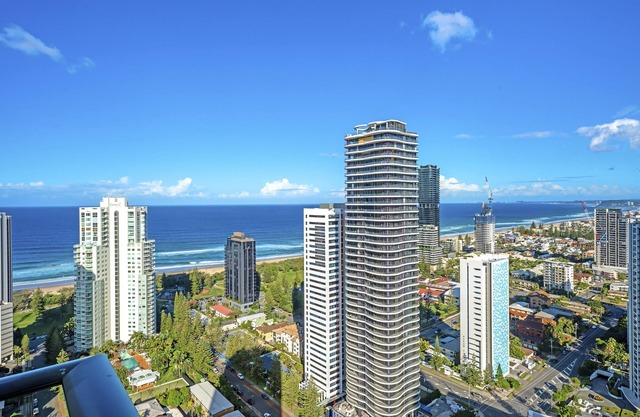 Stunning OceanView Dual-Ensuites Apt w/Balcony @ Broadbeach Gold Coast