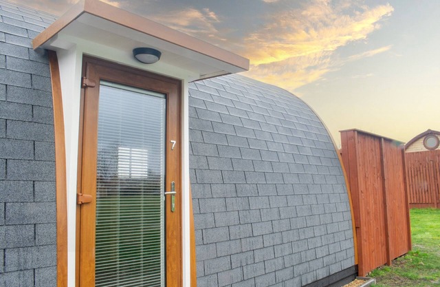 Stunning Pod 7 with Countryside view