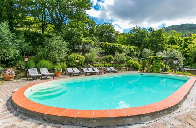 Stunning private villa for 8 people with A/C, pool, WIFI, TV, patio and panoramic view