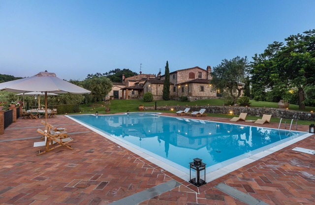 Stunning private villa for 10 people with hot tub, private pool, WIFI, A/C, TV and panoramic view