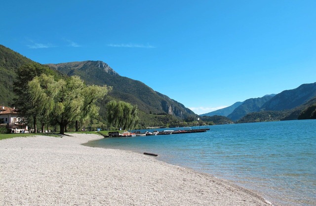 Stunning private villa for 7 guests with TV, balcony, pets allowed and parking