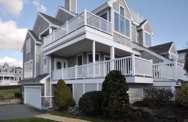Stunning Private Beach House Walking Distance To Easton's Beach