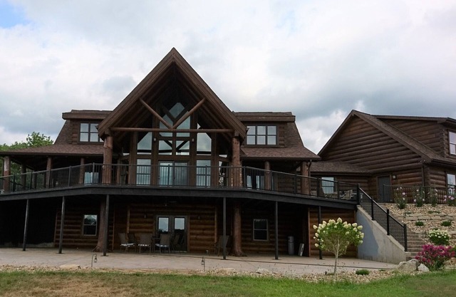 Stunning Private Cabin Getaway with Gorgeous Fireplace near Quincy, Illinois