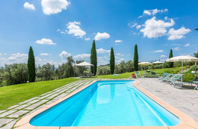 Stunning private villa with A/C, WIFI, private pool, TV, terrace, pets allowed and panoramic view
