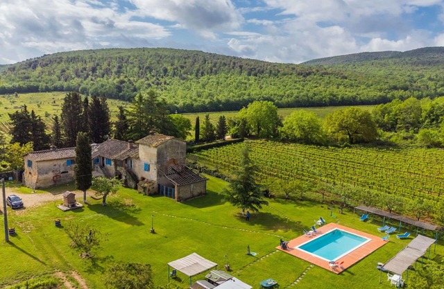 Stunning private villa with private pool, WIFI, TV, patio, pets allowed and panoramic view