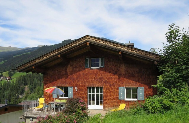 Stunning private villa with WIFI, TV, terrace, pets allowed, panoramic view and parking