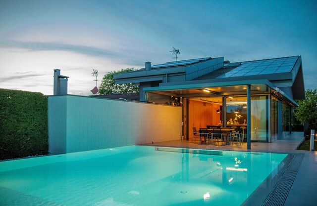 Stunning private villa with A/C, hot tub, private pool, WIFI, sauna, TV, patio and pets allowed