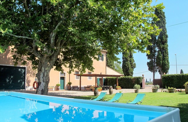 Stunning private villa for 13 people with private pool, WIFI, TV, patio and pets allowed