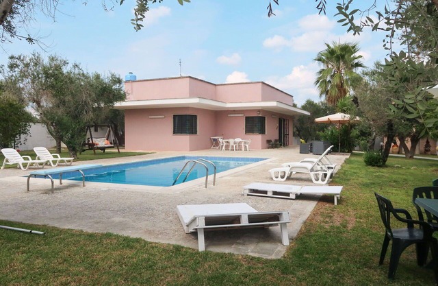 Stunning private villa for 6 people with A/C, WIFI, private pool, TV, terrace and pets allowed