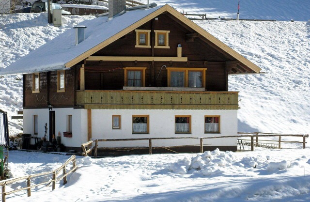 Stunning private villa for 15 people with TV, terrace, pets allowed and panoramic view