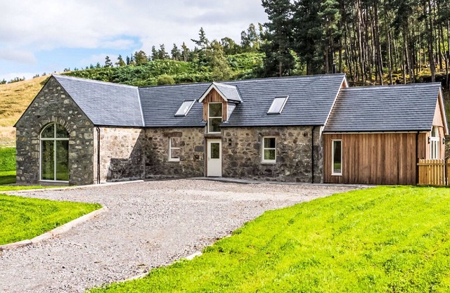 Stunning private villa for 6 people with WIFI, TV, terrace, pets allowed and parking