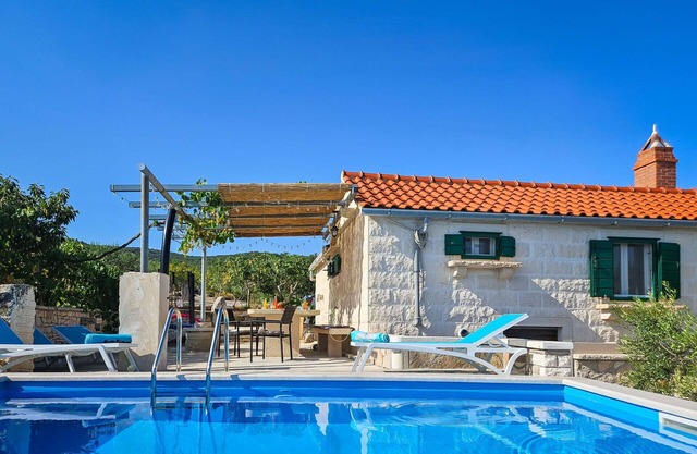 Stunning private villa for 5 people with WIFI, A/C, private pool, TV, terrace and panoramic view
