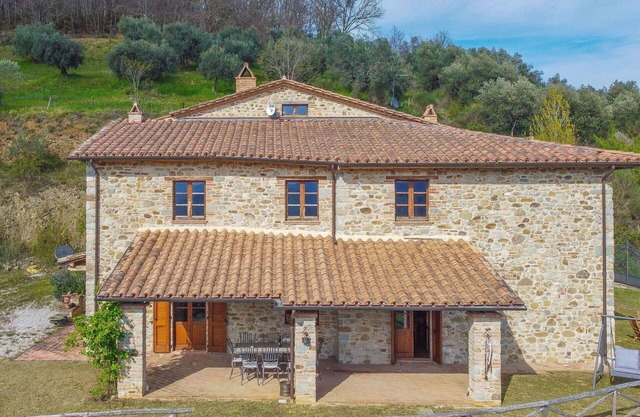 Stunning private villa for 10 guests with WIFI, TV, balcony and pets allowed
