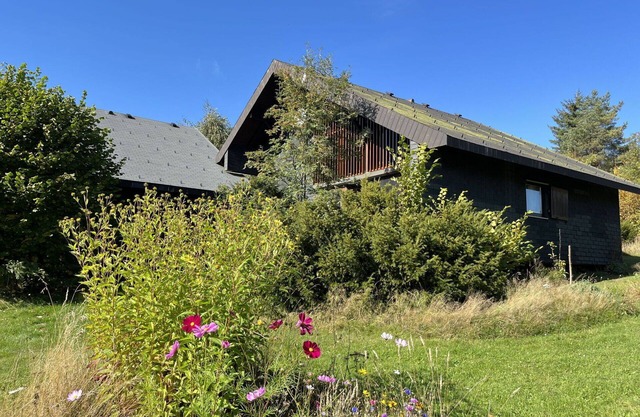 Stunning private villa for 6 people with TV, balcony and pets allowed